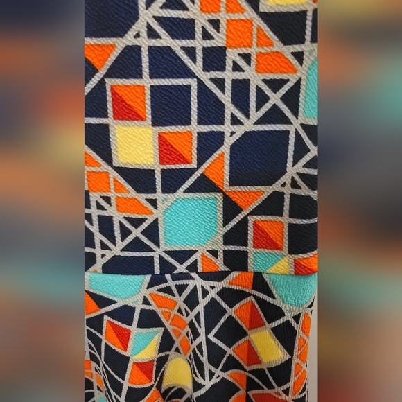 LulaRoe Geometric Nicole Dress - Picture 3 of 4